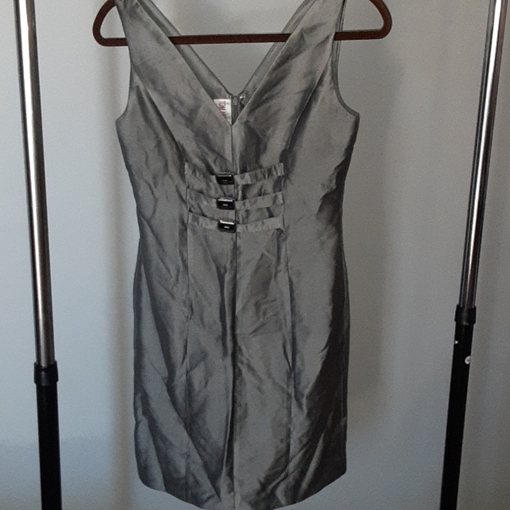 Tom and Linda Platt sleeveless Grey dress. Size 4.